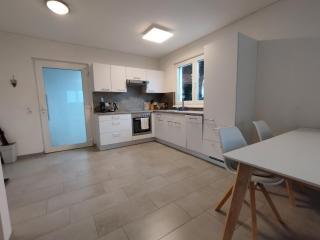 CROWN LIVING Design Apartment - gratis Parkplatz - WLan - Küche - Self Check-in - Altach - 1