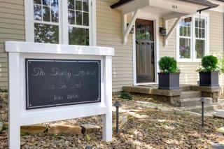 Tovey House-Walk to Downtown and Campus - 9