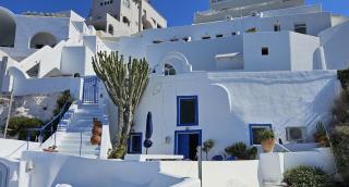 Cactus cave house on the caldera - 1