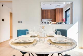 RH - Spacious chic apartment, Next to Dubai Mall - Dubai - 1