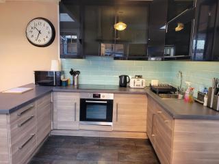 *Leamington Apartments* - George St - 3 bedroom townhouse - 6