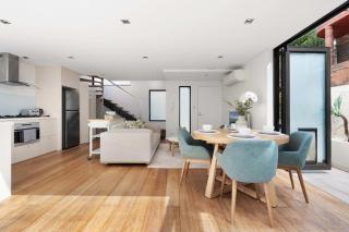 Relaxed Beachside Townhouse - 5