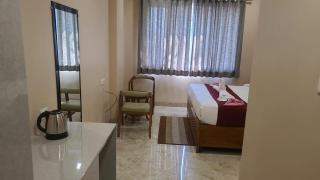 Krishna Vatika Hotel - 8