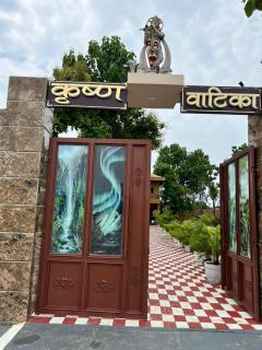 Krishna Vatika Hotel - 1