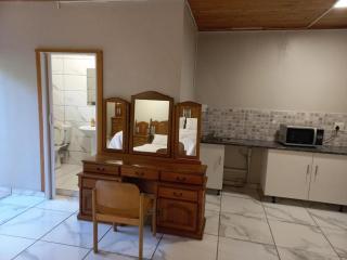 Eden Garden Cottage - 8