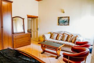 City Grove: Blooms and Beds - 5