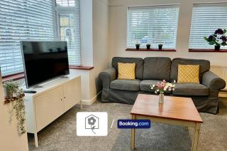 Spacious Detached Highfield House By Your Stay Solutions Short Lets & Serviced Accommodation Southampton Free Parking - 3