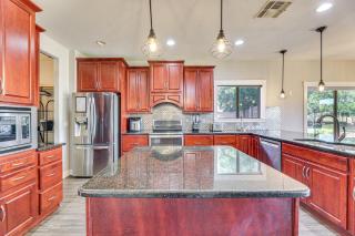 Expansive Mesa Retreat with Private Outdoor Pool! - Mesa - 4