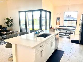 New 4 bed house on a canal facing south & door ramp, near golf course and softball - Cape Coral - 7