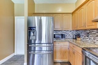 Near Beaches Pet-Friendly Sunrise Escape with Patio - Sunrise - 5