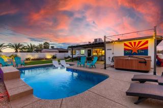 Modern SW Family Retreat-Pool-Hot Tub-Firepit - Scottsdale - 0