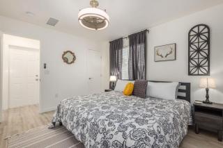 Modern SW Family Retreat-Pool-Hot Tub-Firepit - 1