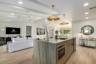 LUX Family Retreat-FREE Htd Pool-3 En-Suites - Scottsdale - 2
