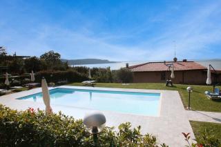 Panorama lake view, pool & garden, 2 bathrooms, kingsize & single-beds, fast Internet - Toscolano Maderno - 0