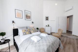 NEW A C Studio with view of the Synagogue - Budapest - 0