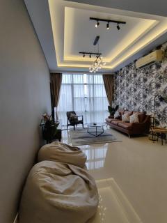 Azure 3-Bedroom Next To Le Meridien Hotel Paradigm Mall - 1