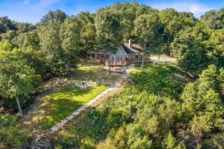 Birds Eye Retreat-10 acres on Beaver Lake-Hot Tub - Rogers - 6