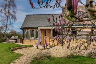 Honeysuckle Cottage - Hot Tub Packages Available - Weston Subedge - 2