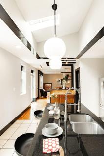 Lux Parkside 1BR - Patio - Sun Deck - Free Parking - 1