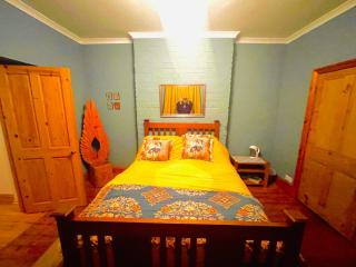 The Manse featuring the Daisy Camrose - 2