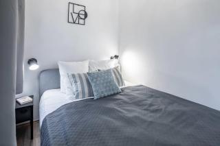 NEW Central and Convenient - 8