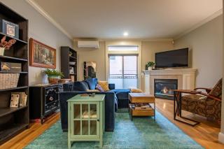Three Bedroom Townhouse Downtown with Private Backyard - Seattle - 8