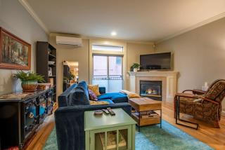 Three Bedroom Townhouse Downtown with Private Backyard - Seattle - 1