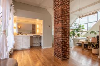 Green Lake Oasis with Loft and Outdoor Fireplace - Seattle - 4