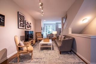 Heart of Capitol Hill Townhouse with Parking and Central Air - Seattle - 0