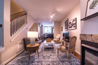 Heart of Capitol Hill Townhouse with Parking and Central Air - Seattle - 8