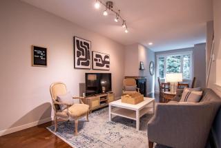 Heart of Capitol Hill Townhouse with Parking and Central Air - Seattle - 6
