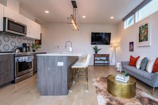 Modern 3 Bedroom Townhouse with Private Rooftop - Seattle - 0