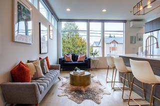 Modern 3 Bedroom Townhouse with Private Rooftop - Seattle - 9