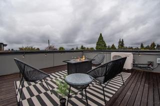 Modern 3 Bedroom Townhouse with Private Rooftop - Seattle - 8