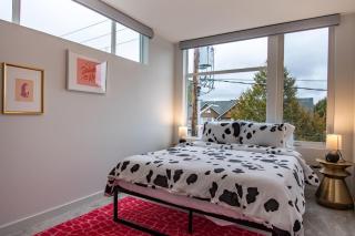Modern 3 Bedroom Townhouse with Private Rooftop - Seattle - 7