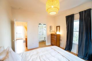 Private 2 Bedroom Bungalow with Wi-Fi and Full Kitchen - Seattle - 3
