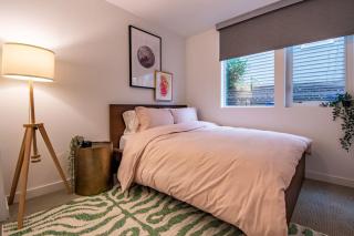 Modern 3 Bedroom Townhouse with Private Rooftop - Seattle - 5