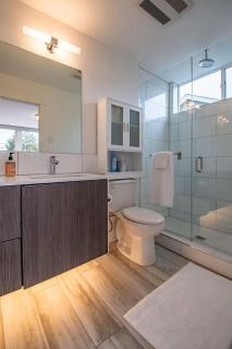 Modern 3 Bedroom Townhouse with Private Rooftop - Seattle - 2