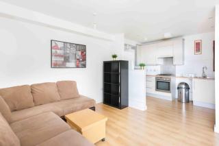 Spacious 2 Bedroom Apartment In Central Near tube - Londra - 0