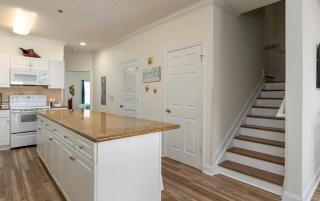 Stunning and Spacious 5 BR Condo- With Ocean Views and more! Cherry Grove Villas 402 - Myrtle Beach - 3