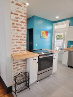 1895 meets 2023 Townhouse. - Hamilton - 3