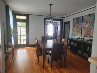 1895 meets 2023 Townhouse. - Hamilton - 1