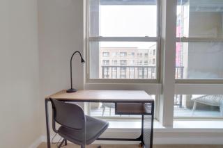 Fun & Comfort Await: Apartment at Alexandria - 7