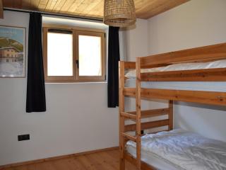 Rez-de-jardin ensoleillé, 3 pièces, proche centre et pistes, animaux acceptés - FR-1-464-206 - 6