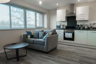 Modern Manchester Apartment, Free Parking For Two, Smart TVs, Central Location - Manchester - 1