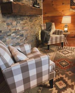 Cozy Creekside Cabin - Waynesville - 3