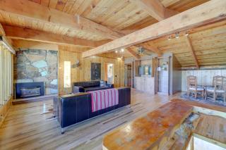 Spacious Pinedale Home with Mountain Range View - Pinedale - 0