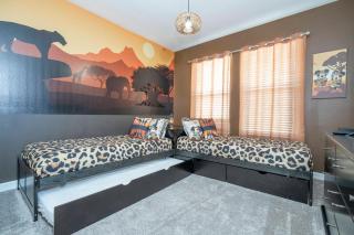 Stunning Lake Front Pool Movie room Themed 2997 - Kissimmee - 3