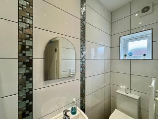 Limpenny Studio - Cityscape Cozy Corner - 5