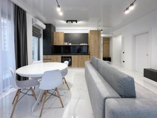 Koya Tower by the Lake Apartments - Mamaia - 9